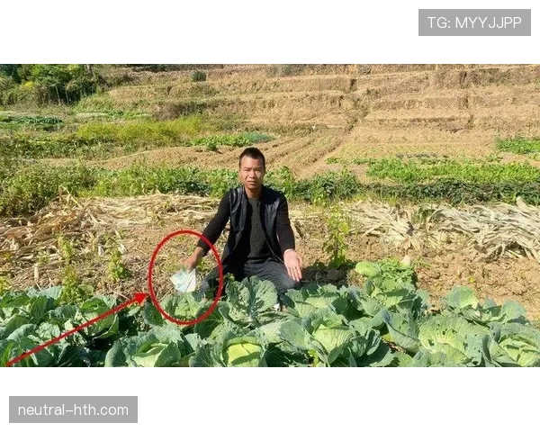 巴洛特利超市买菜被认出，结账时掏出一叠现金说“不用找了”